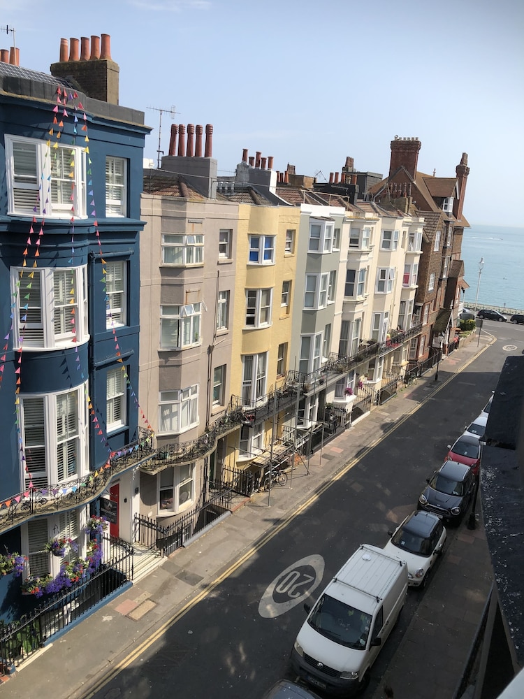 Brighton Surf Guest House 42/50