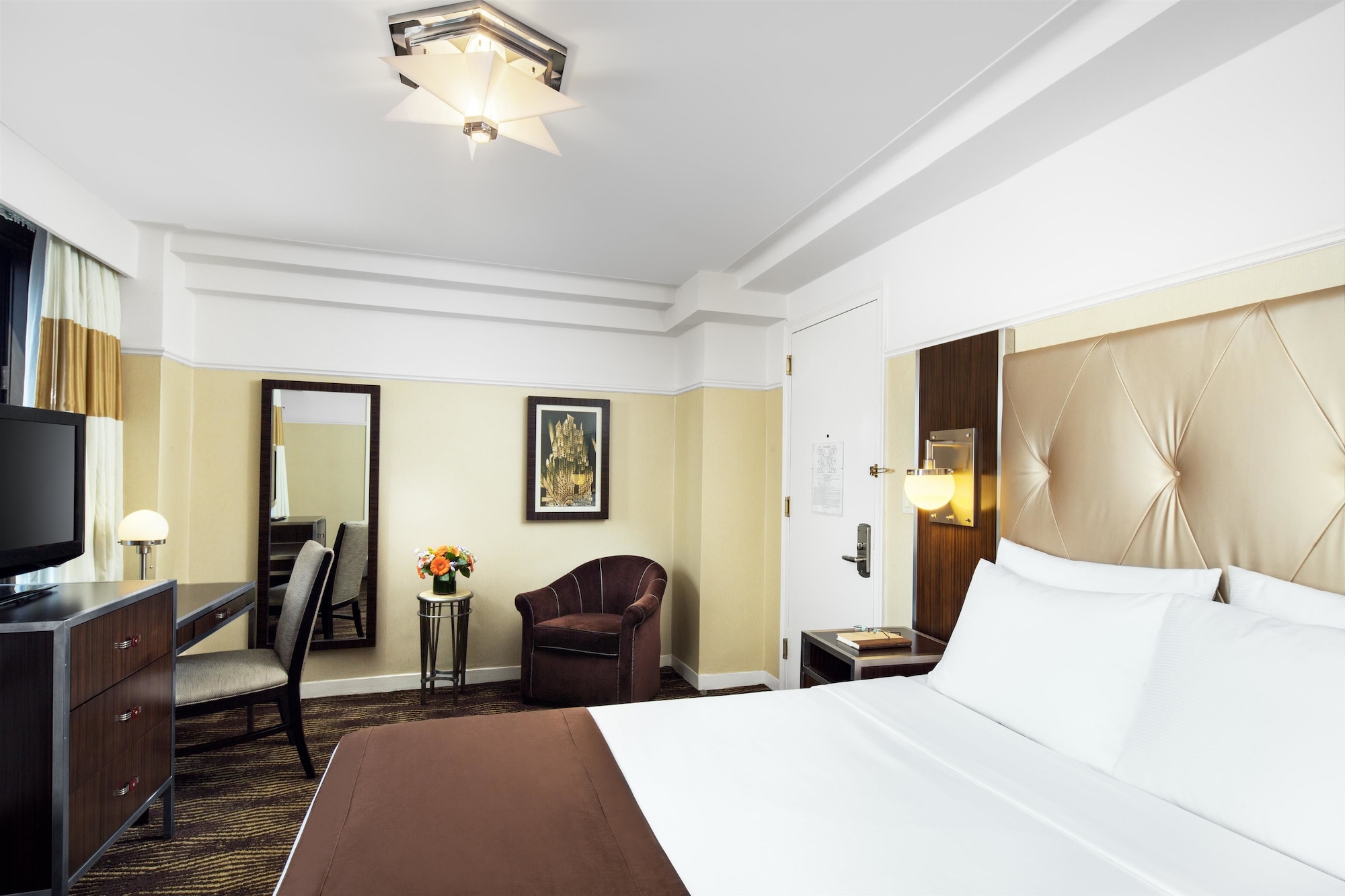 METRO, QUEEN BED