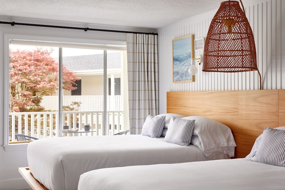 Bluebird Parker Beach Lodge 17/27