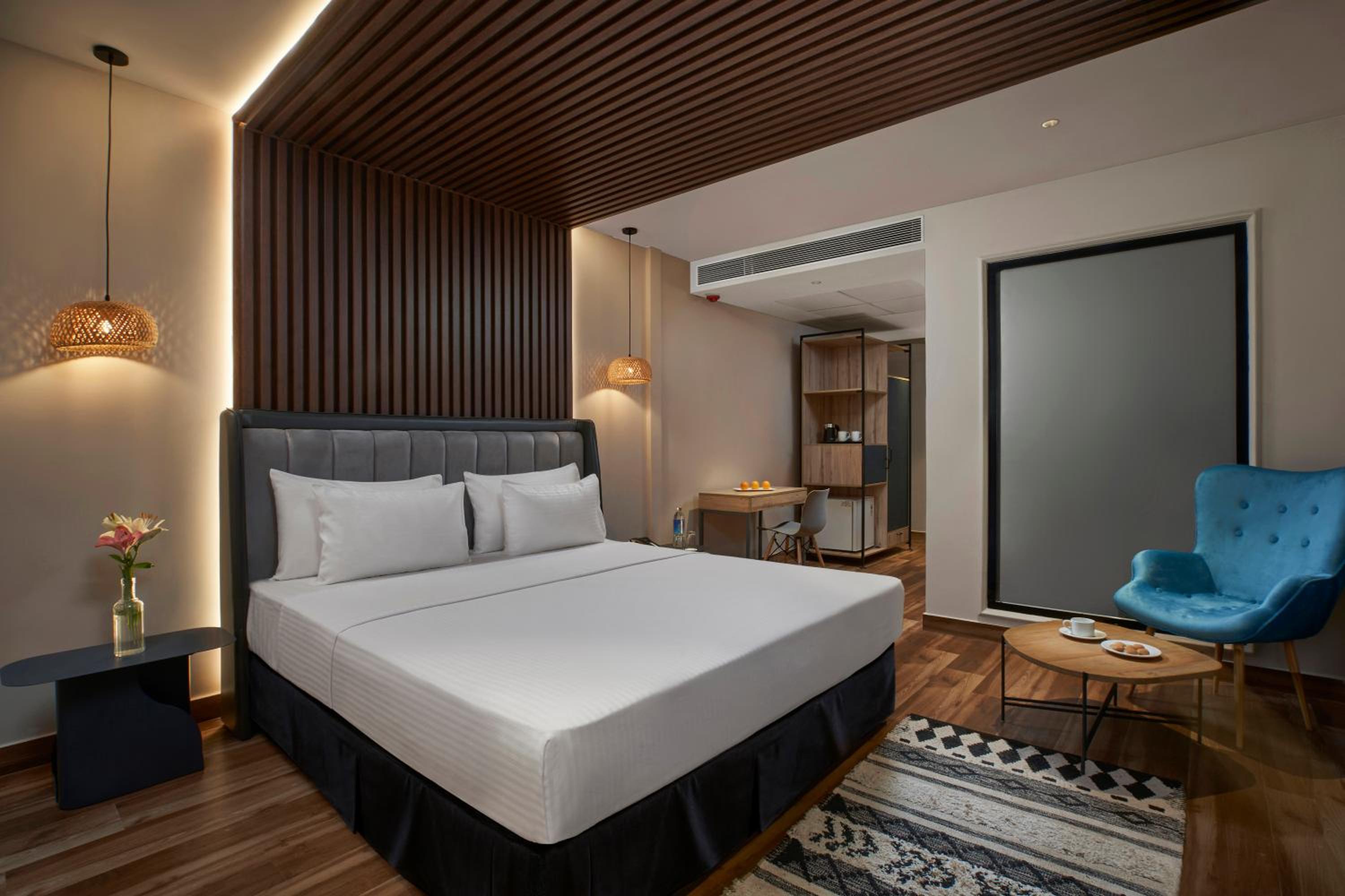 DELUXE ROOM