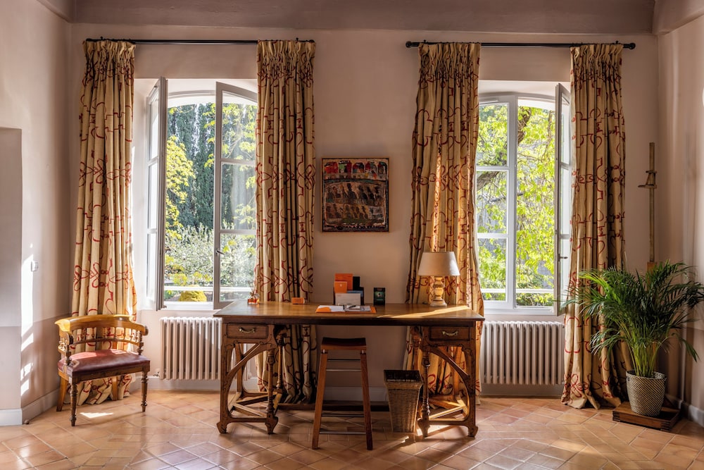Hostellerie De L'abbaye De La Celle 30/50