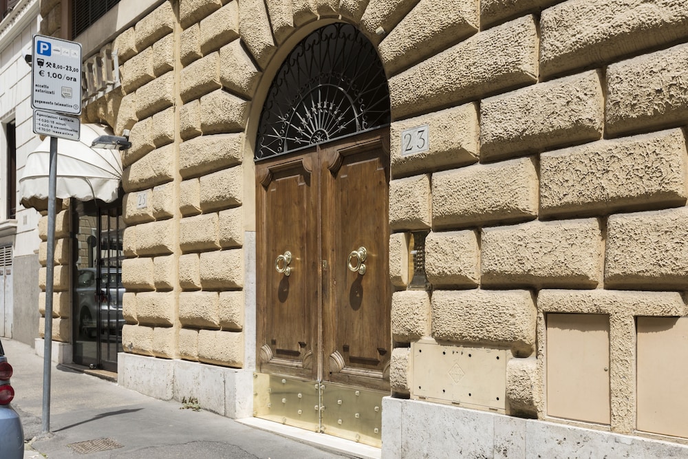 Rome Accommodation - Villa Borghese 3/20