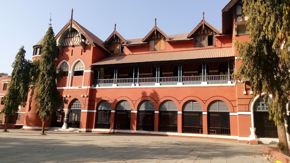 Armoise Hotel 3/40