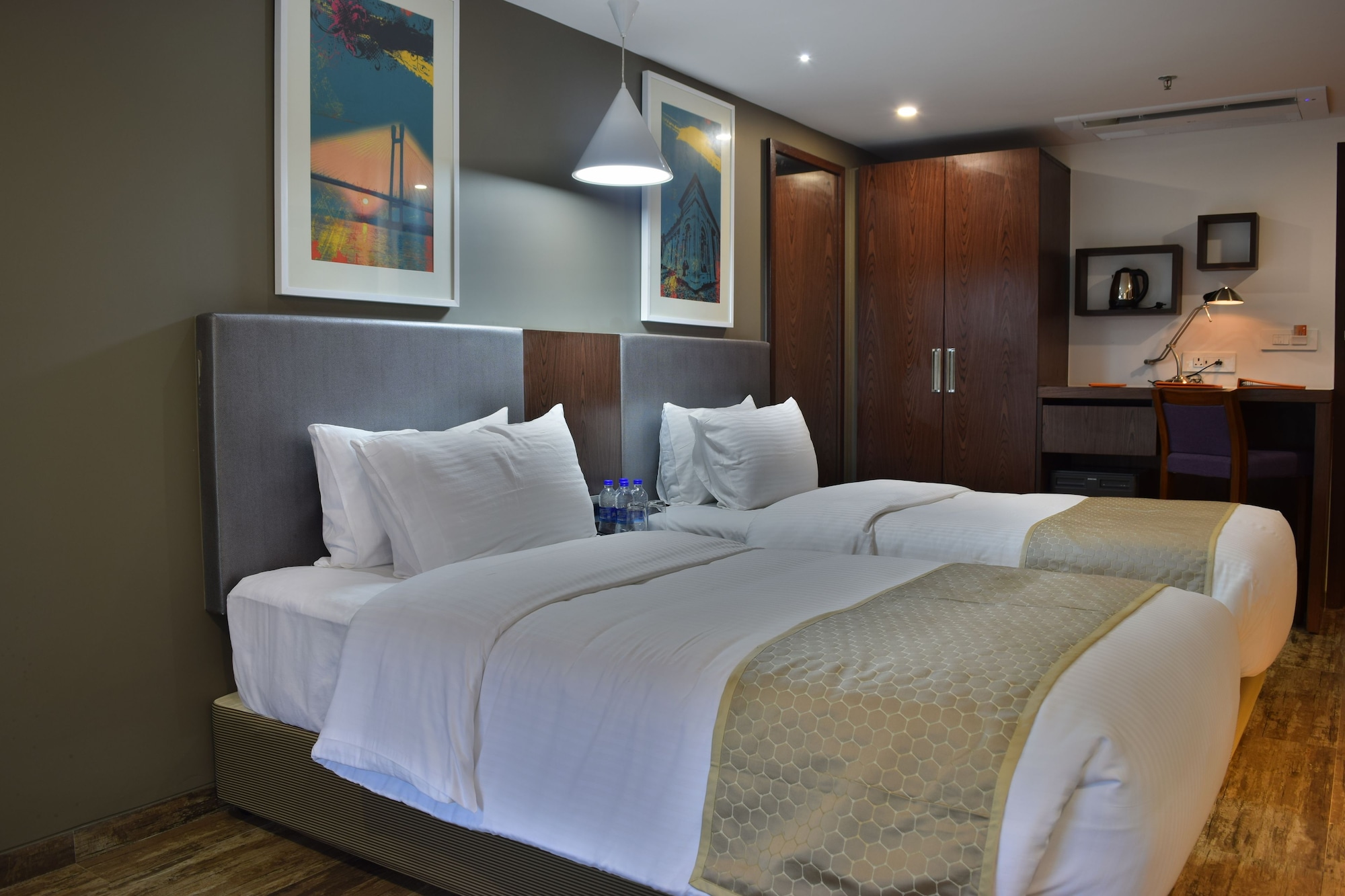 PREMIER, TWIN BEDS, SMOKING