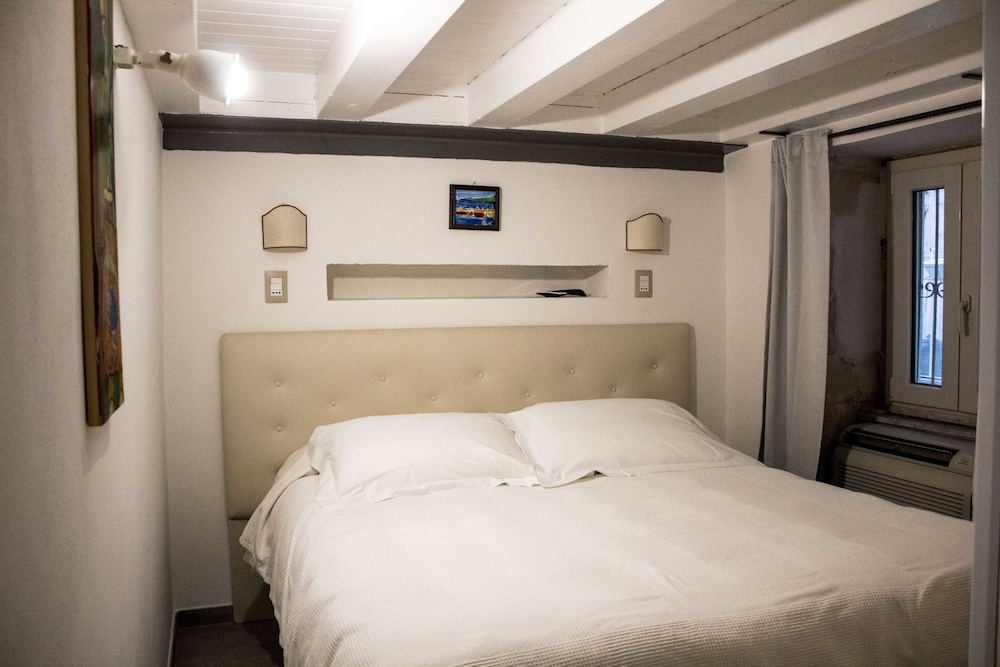ECONOMY, QUADRUPLE, 2 DOUBLE BEDS, GROUND FLOOR