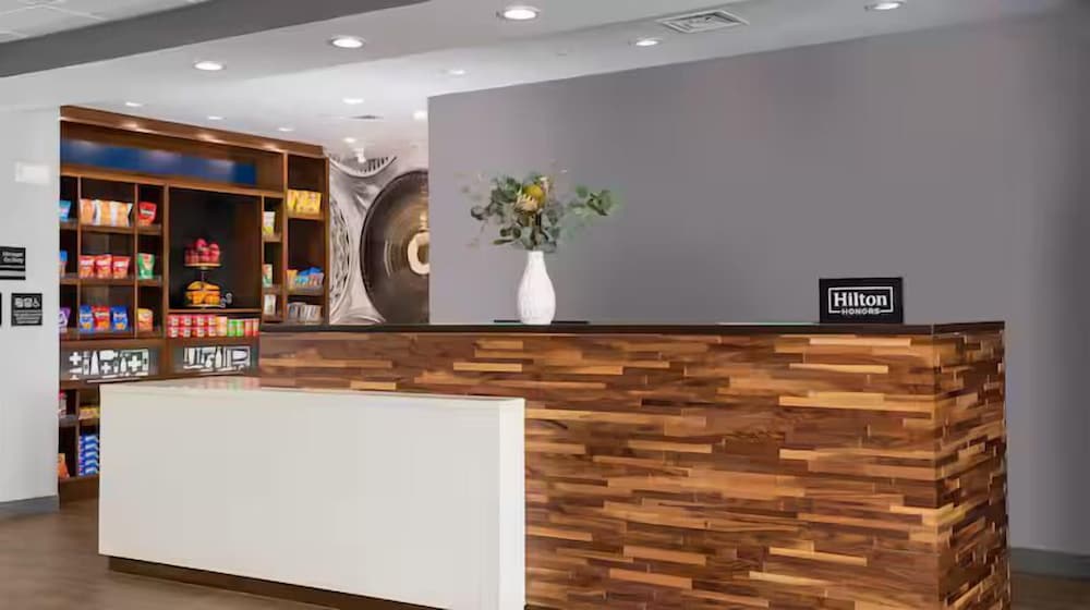 Hampton Inn & Suites by Hilton Mattoon 1/2