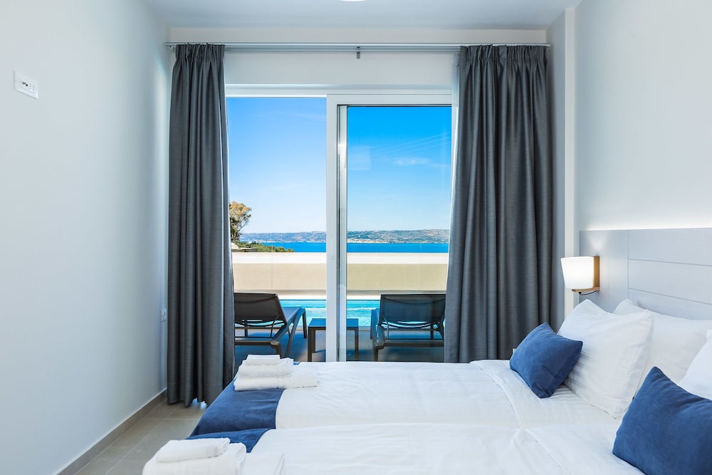 Executive, Suite, Twin Beds, Sofa, Pool Access, Ground Floor