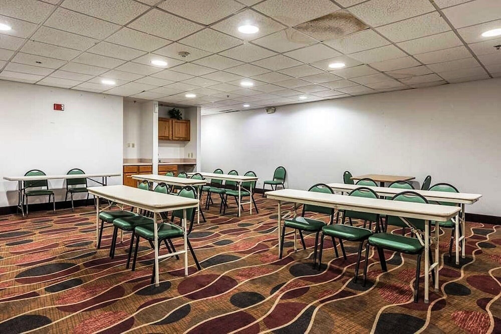 Motel6 Pine Bluff, AR 33/50