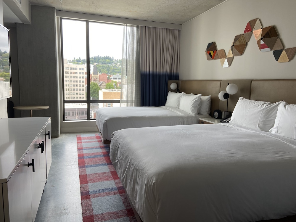 Room, 2 Queen Beds, West Hills View