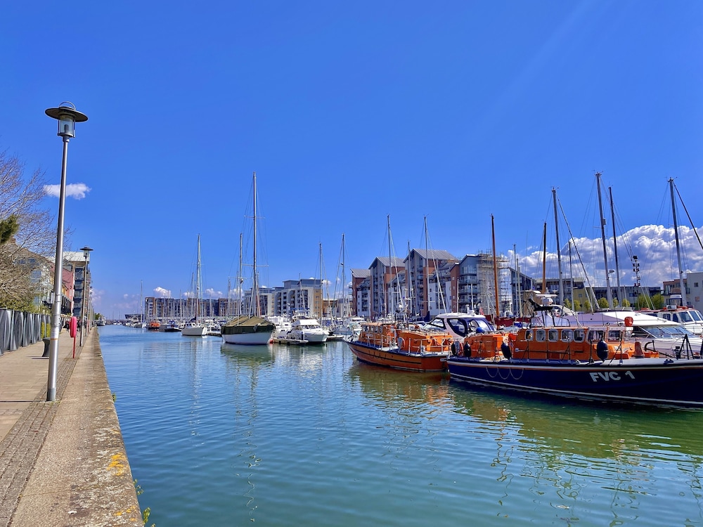 ibis Budget Portishead Marina 12/16