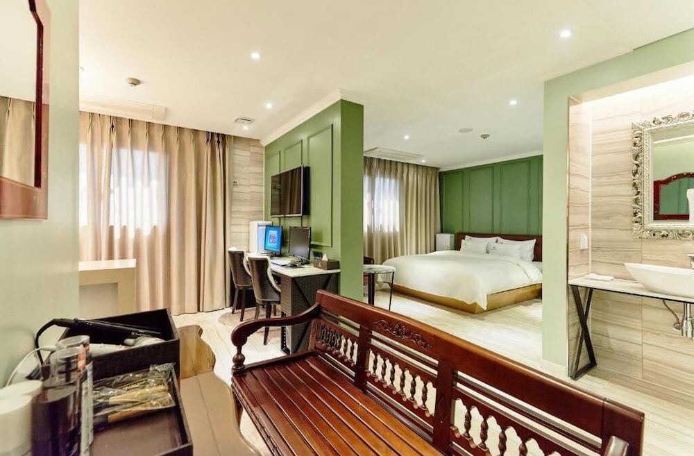 Royal, Type A, Suite, 2 Double Beds