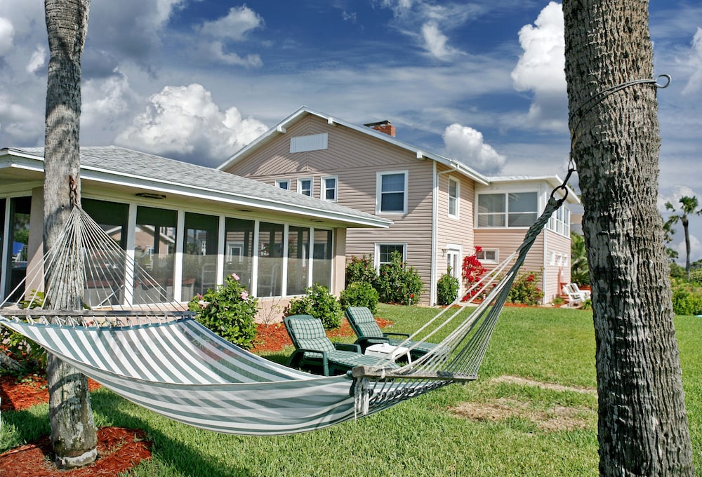 Beachfront Bed & Breakfast 33/46