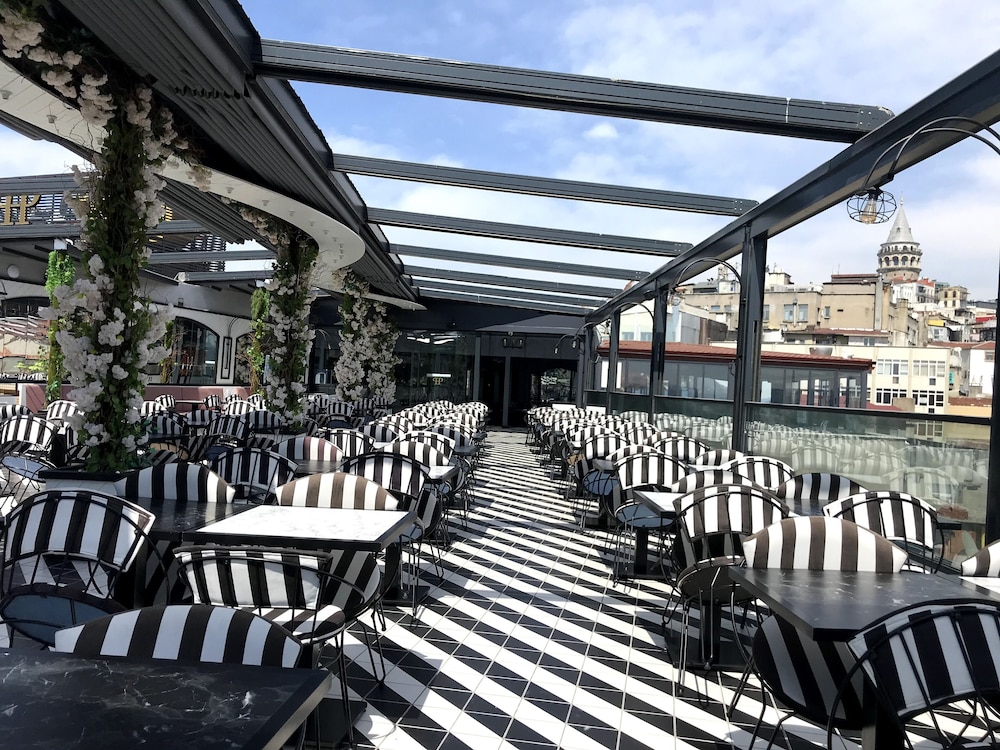 Ferman Port Hotel 33/50