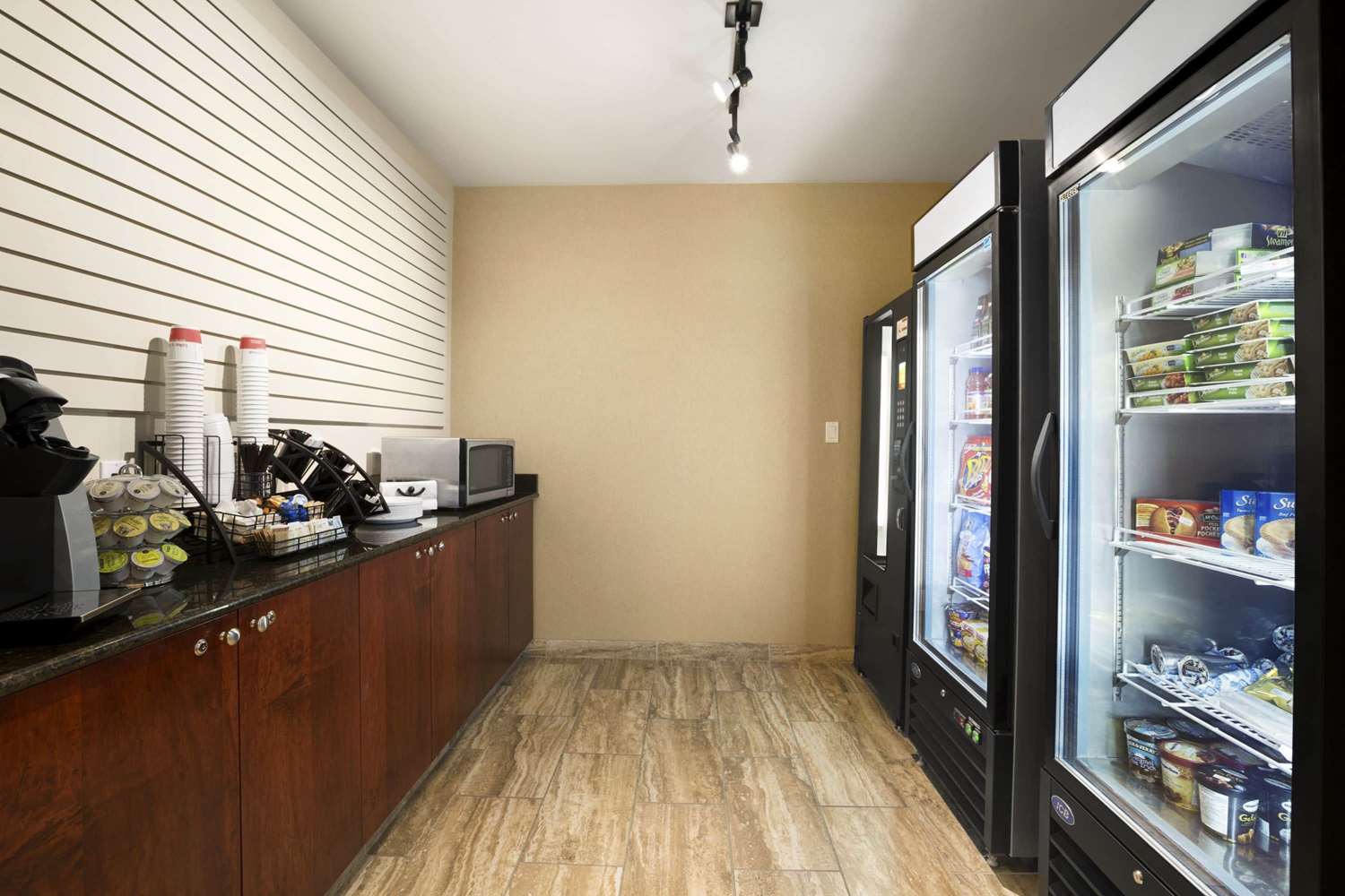 Ramada By Wyndham Edson 1/9