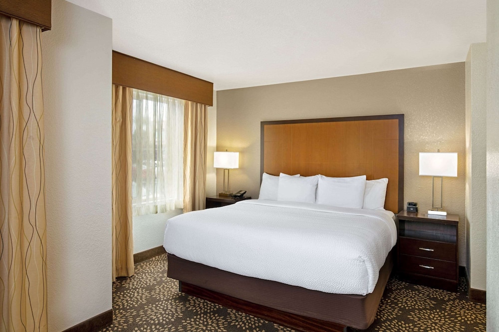 La Quinta Inn & Suites by Wyndham Las Vegas Red Rock 14/42