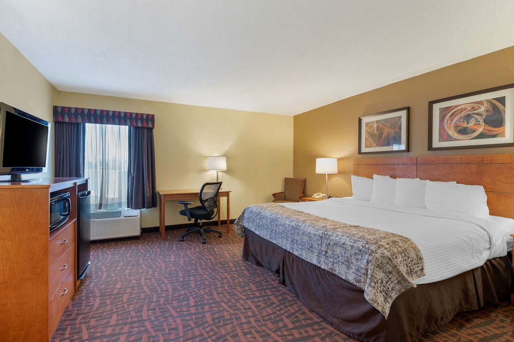 غرفة قياسية بسرير كينج، Best Western Louisville East Inn & Suites 3/10
