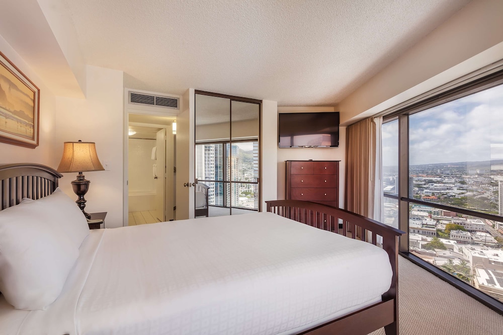 1 BEDROOM, EXECUTIVE, SUITE, MOUNTAIN VIEW
