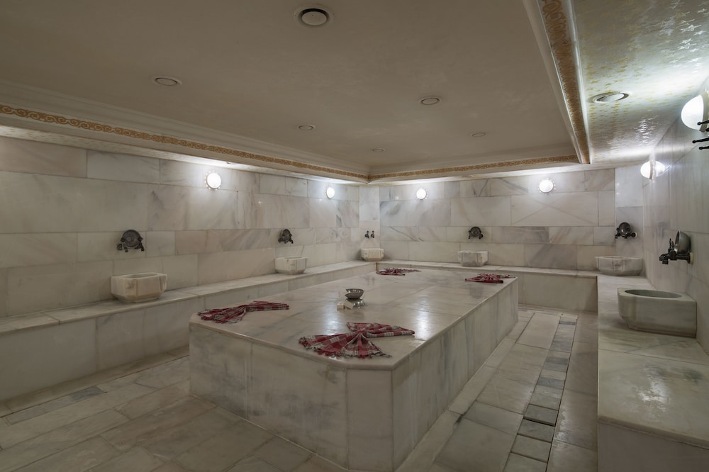 Larissa Inn 25/50