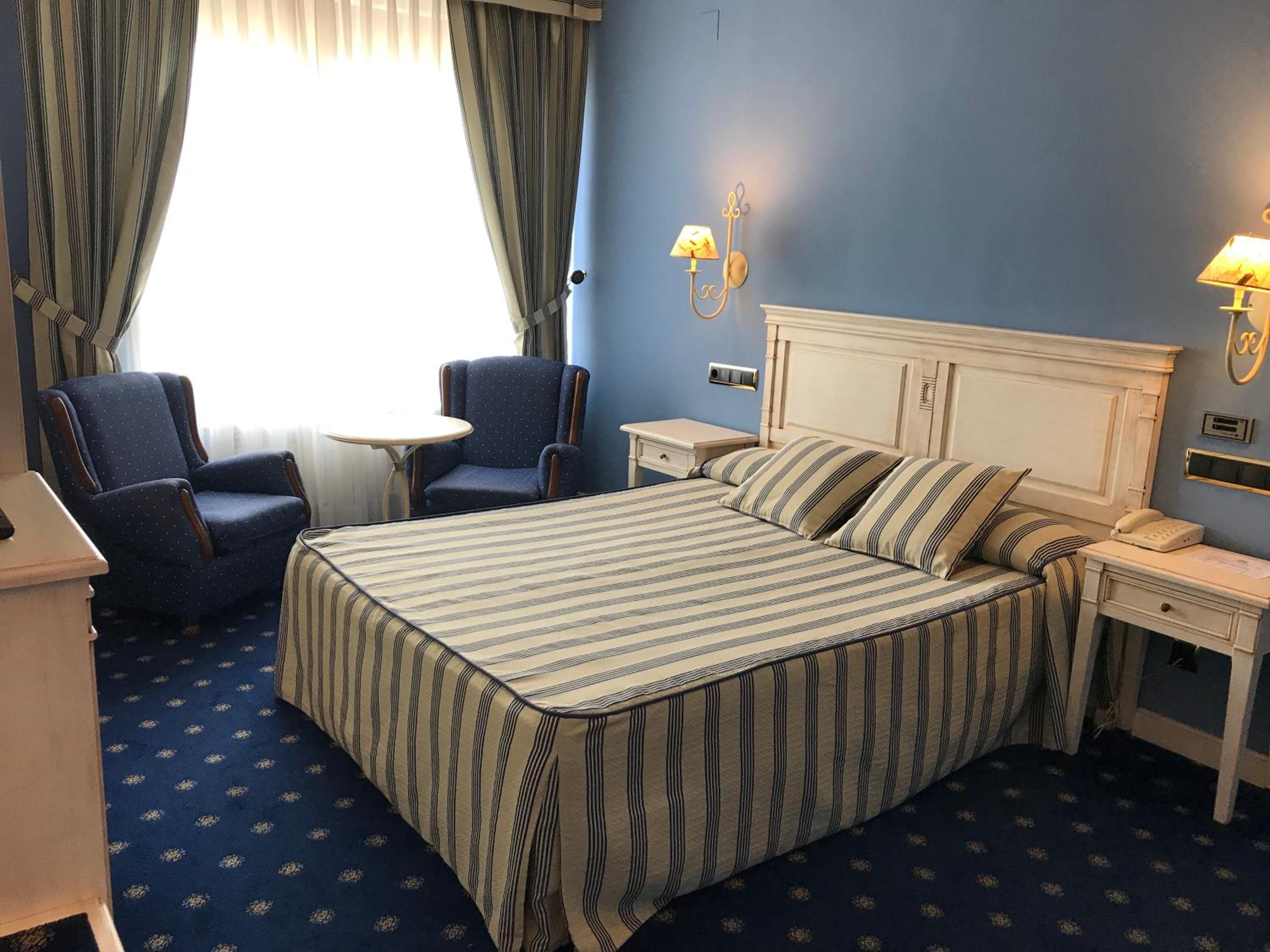 غرفة بسرير مزدوج أو سريرين منفصلين، Hotel Leonor Miron 4/10
