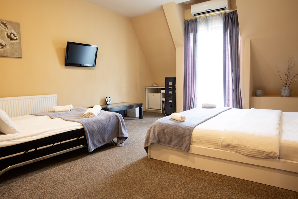 Diplomat Hotel Tbilisi 14/50