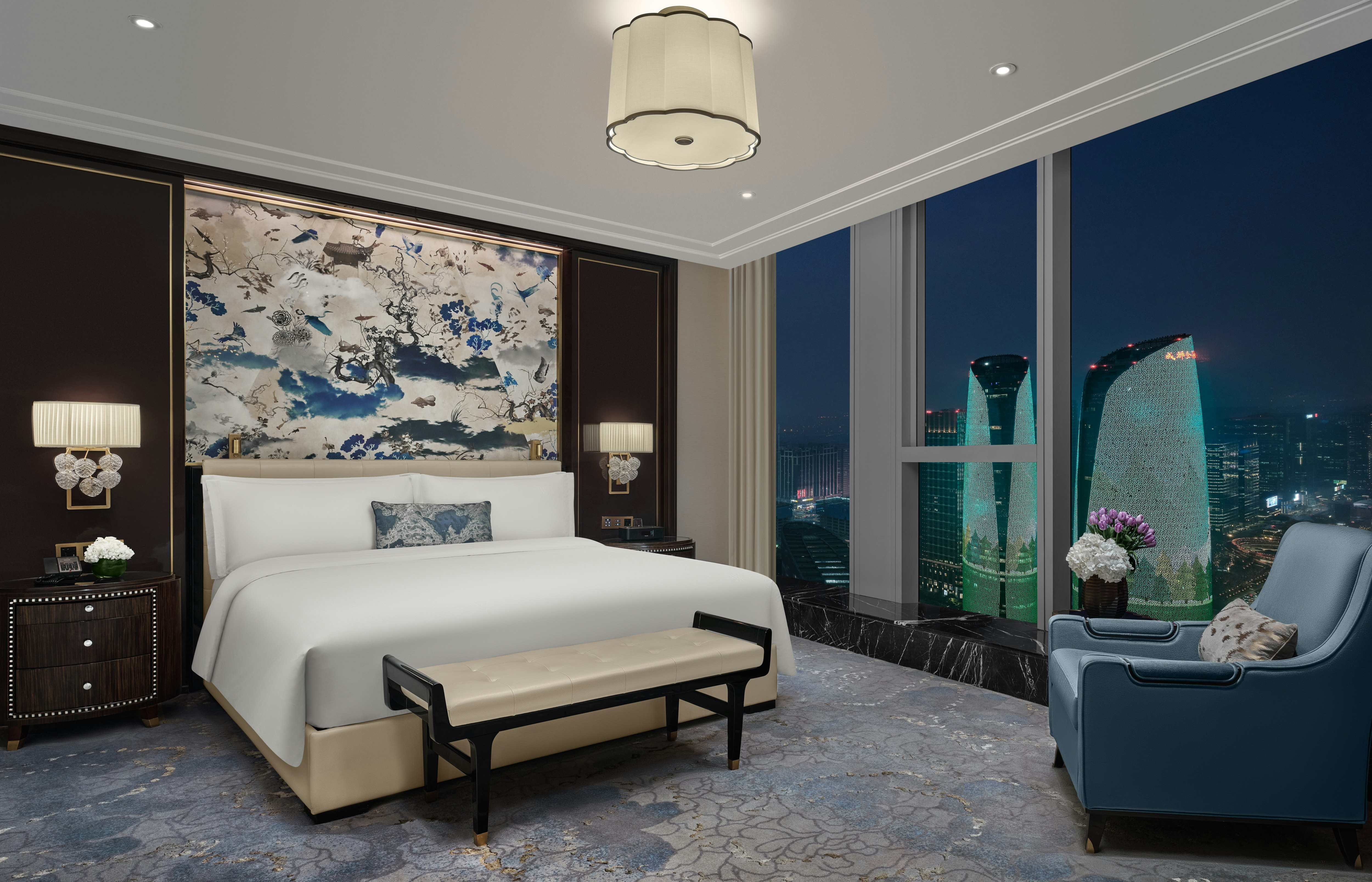 Waldorf, Suite, King Bed