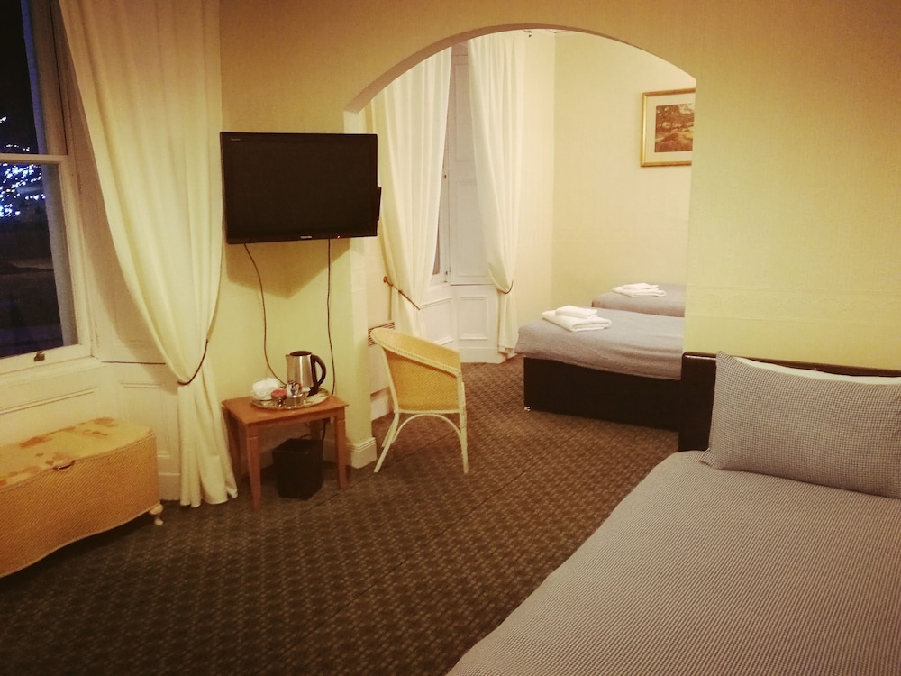 Victoria Hotel 15/47