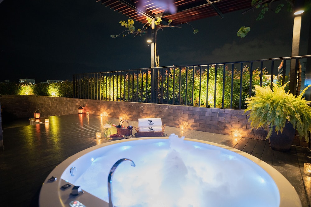 Moose Hotel Nimman 45/48