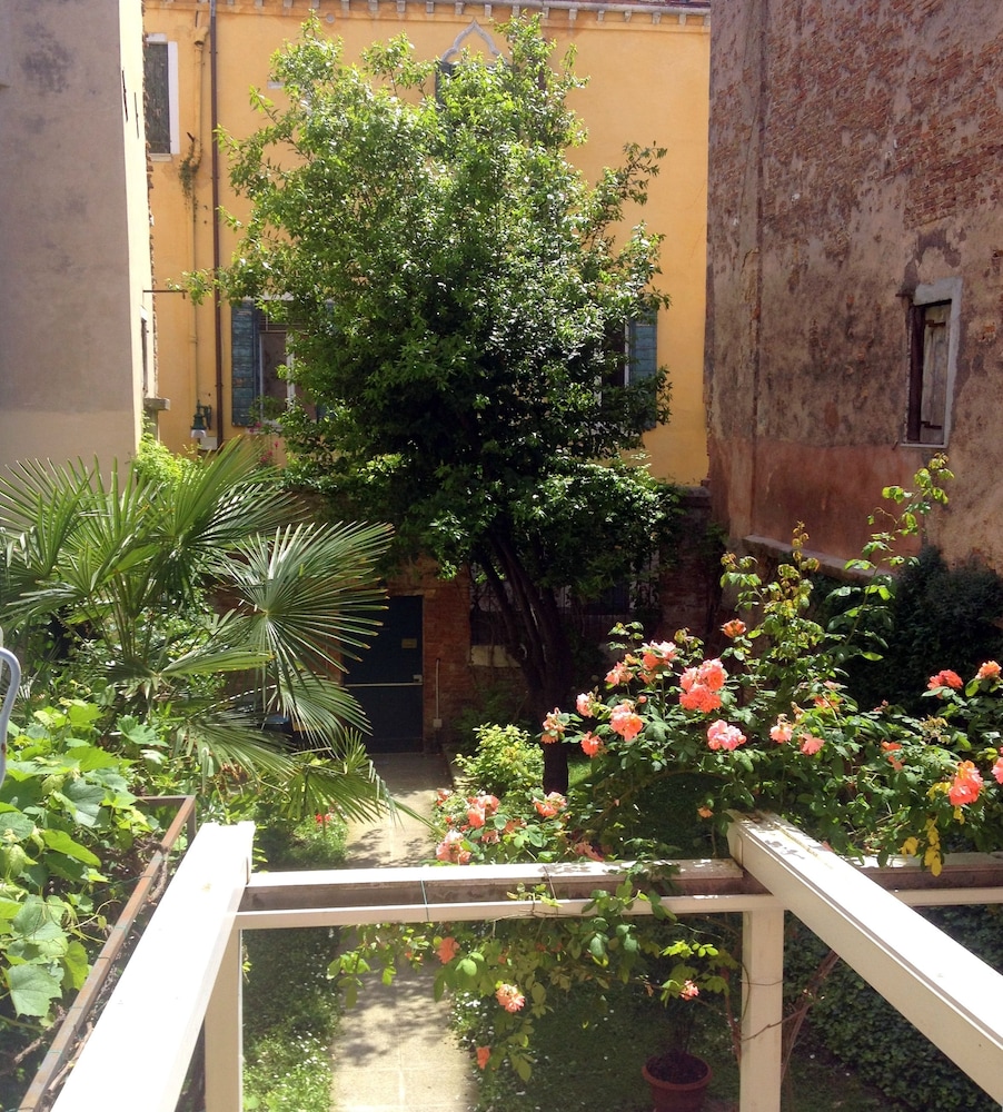 3749 Ponte Chiodo Guest House 35/46