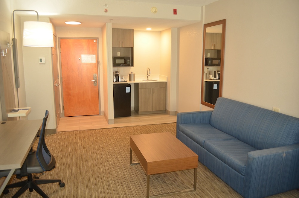 Holiday Inn Express & Suites Jacksonville SE- Med Ctr Area 35/55