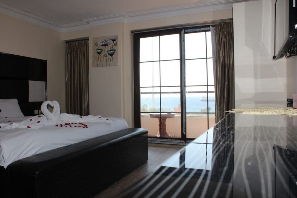 DELUXE, QUADRUPLE, SEA VIEW