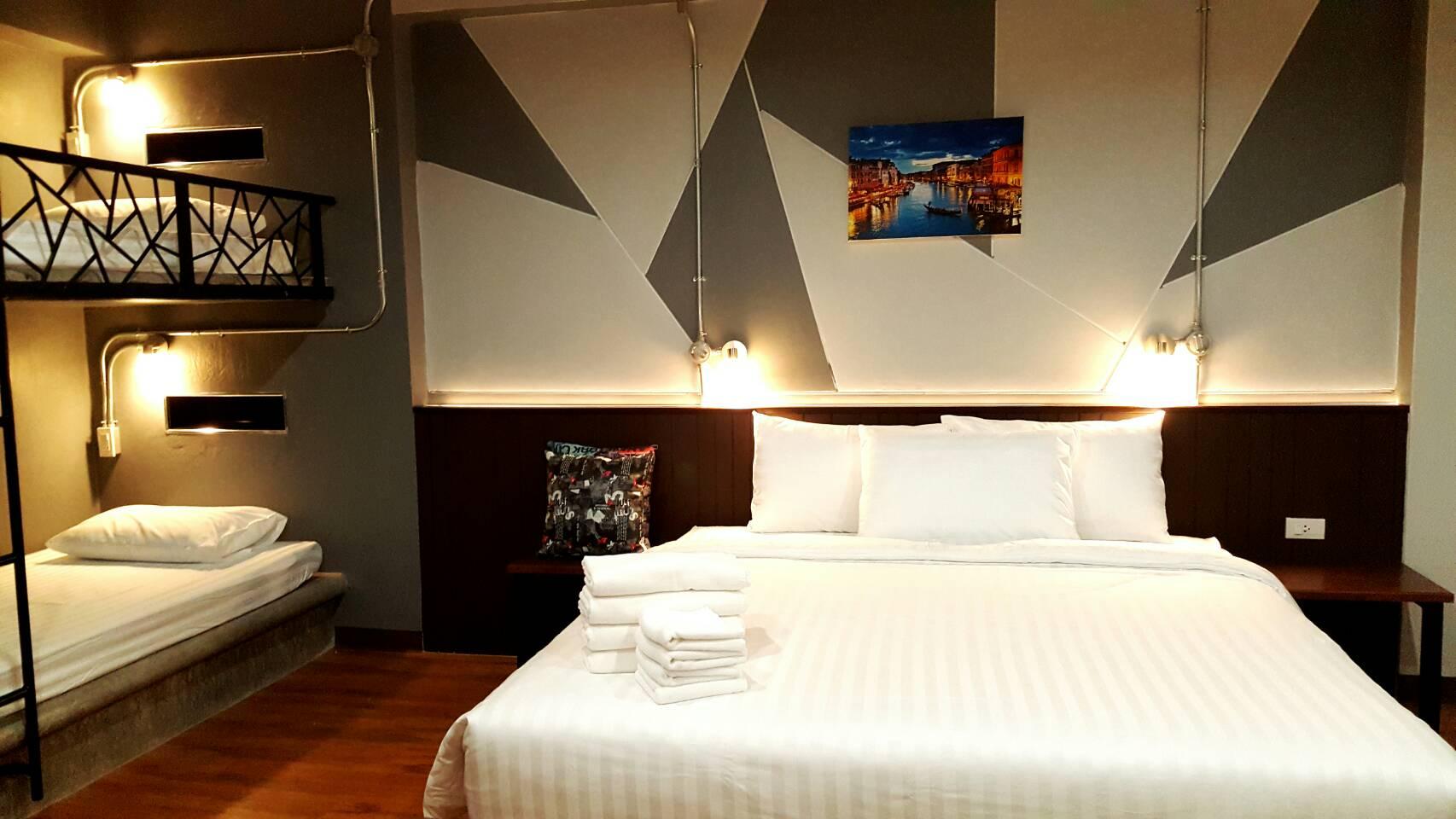 Room 2 U Hostel & Guesthouse 13/49