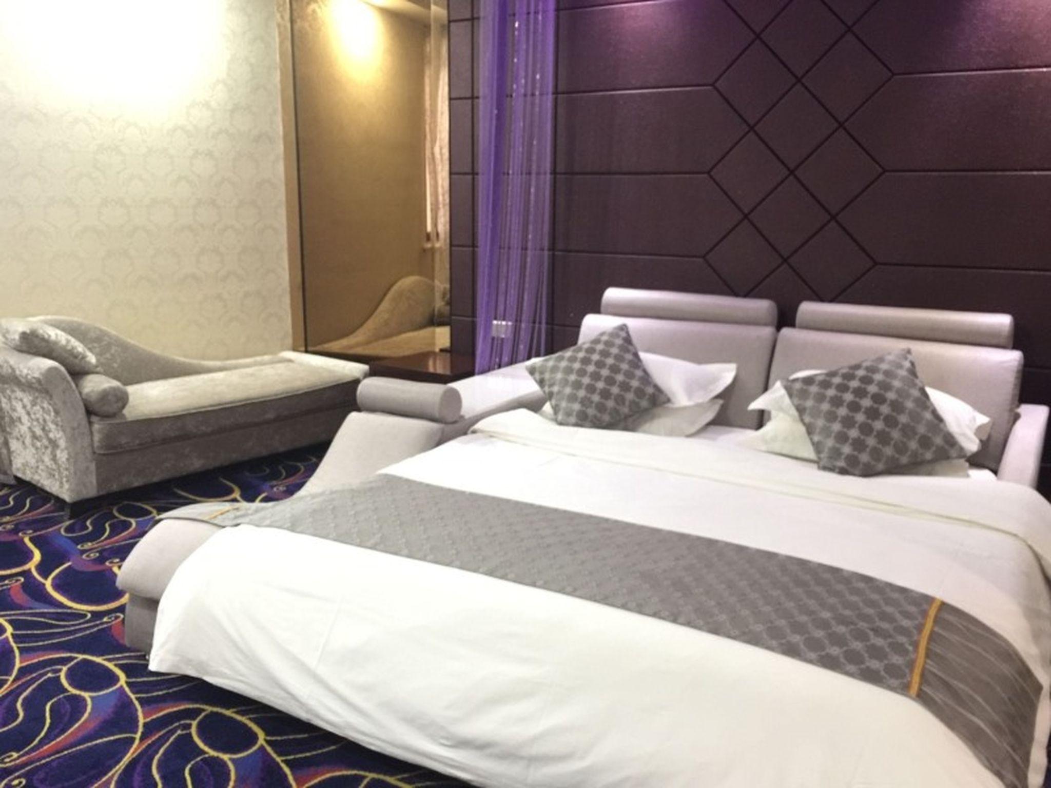 Superior, King and Queen Bed