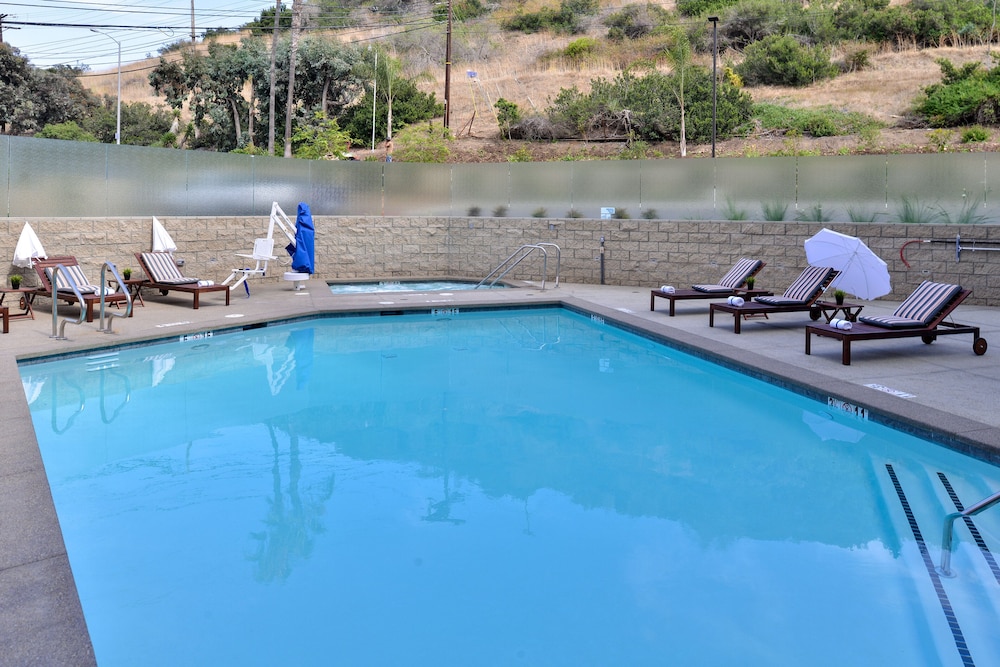 Holiday Inn Express & Suites San Diego - Mission Valley 1/61