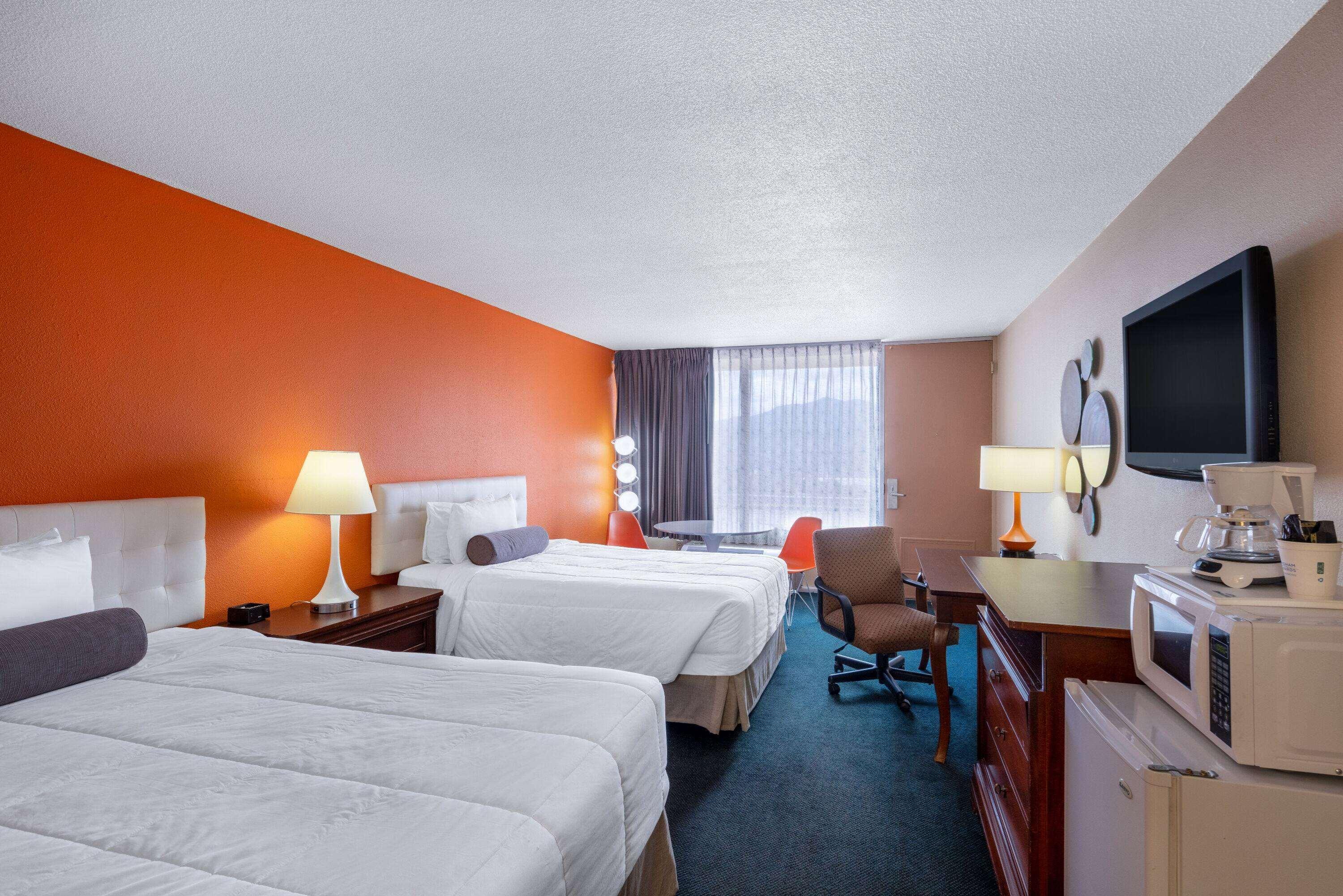 Deluxe, 2 Double Beds, Smoking