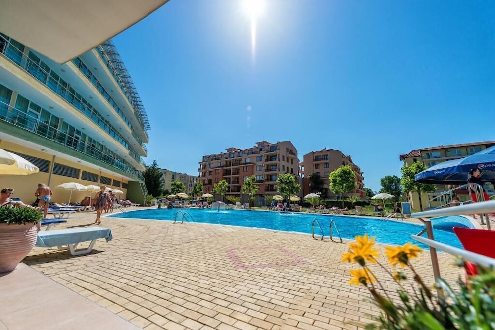 Ivana Palace 43/47