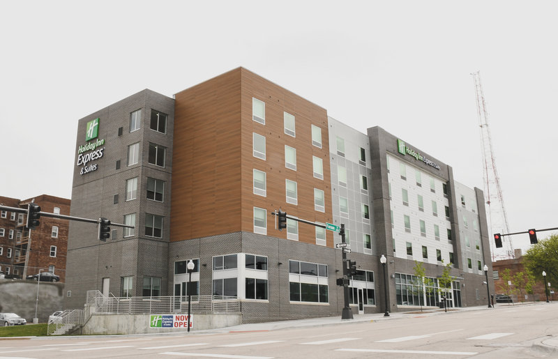 Holiday Inn Express and Suites Omaha Downtown Old Market 52/52