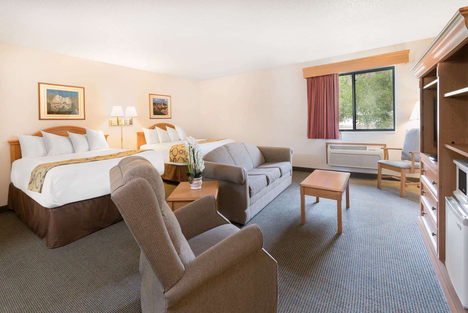 Baymont By Wyndham Hot Springs 13/29