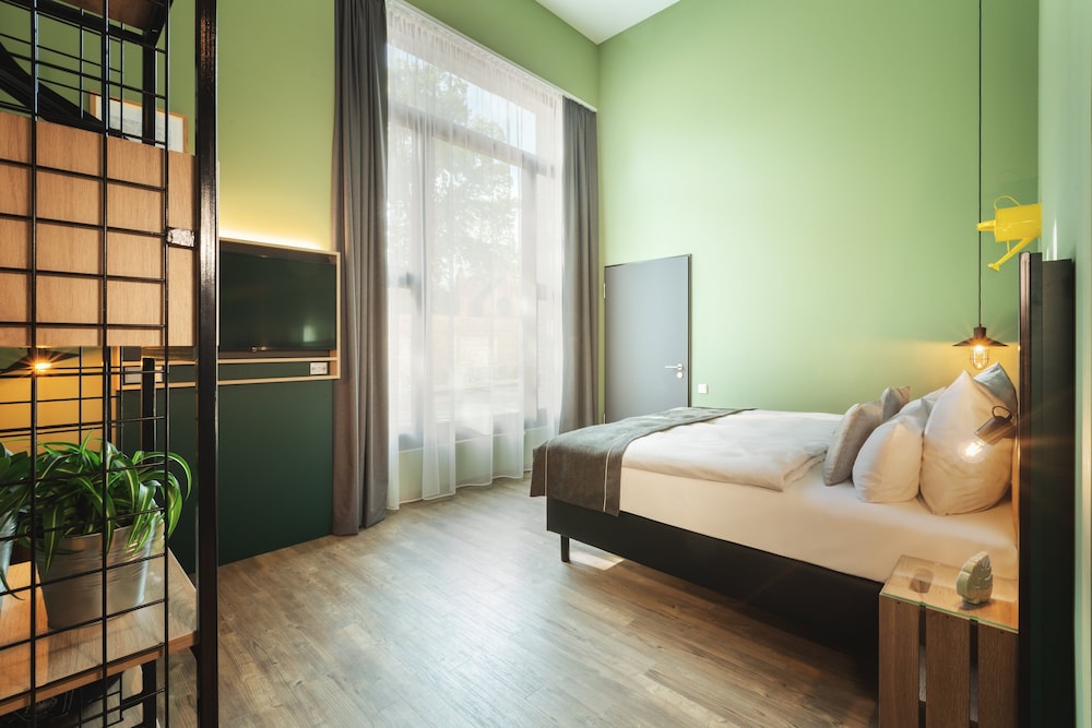 Holiday Inn - the niu, Dwarf Berlin Schoneberg 18/73