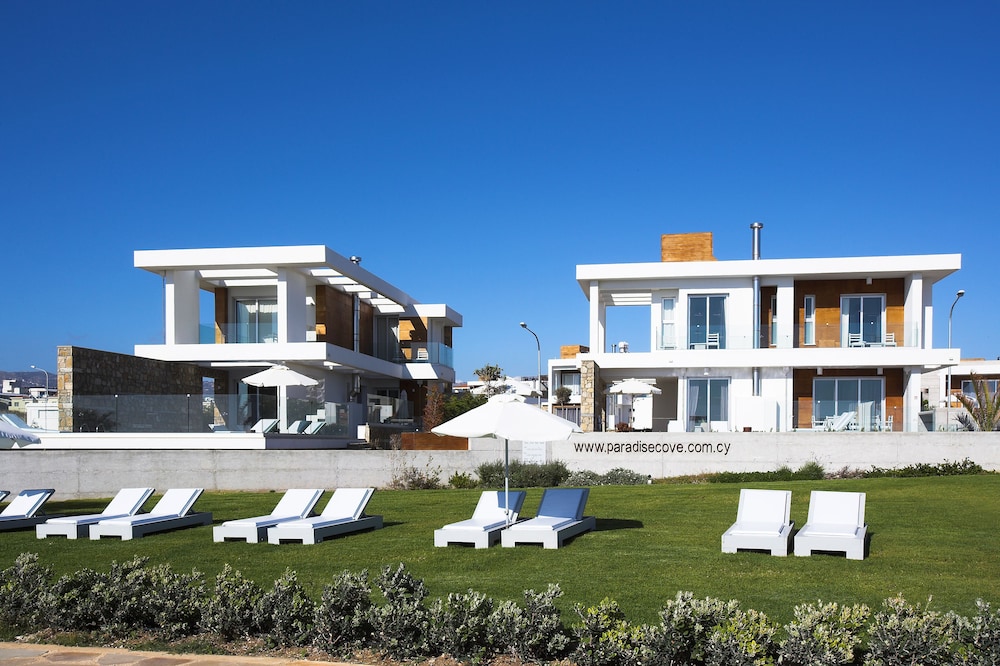Paradise Cove Luxurious Beach Villas 40/50