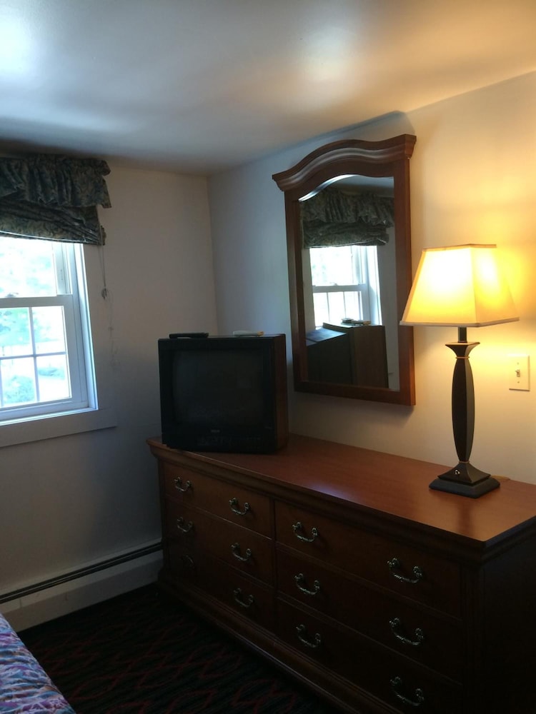 Perrys Motel & Cottages Ltd 20/47