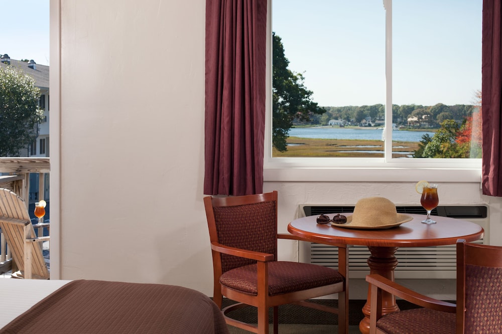 Bayside Resort Hotel 48/73