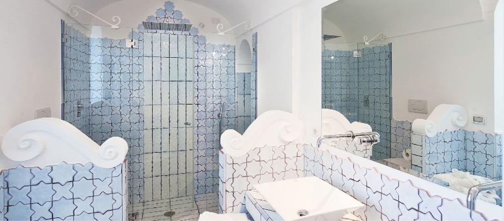 HONEYMOON, SUITE
