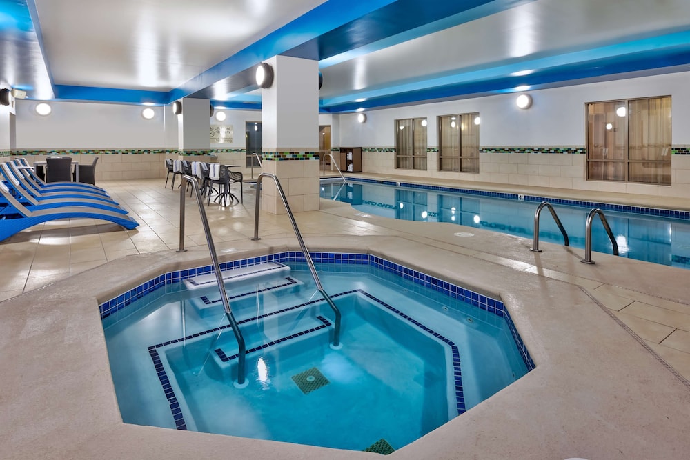 Hampton Inn and Suites Flint-Grand Blanc 25/46