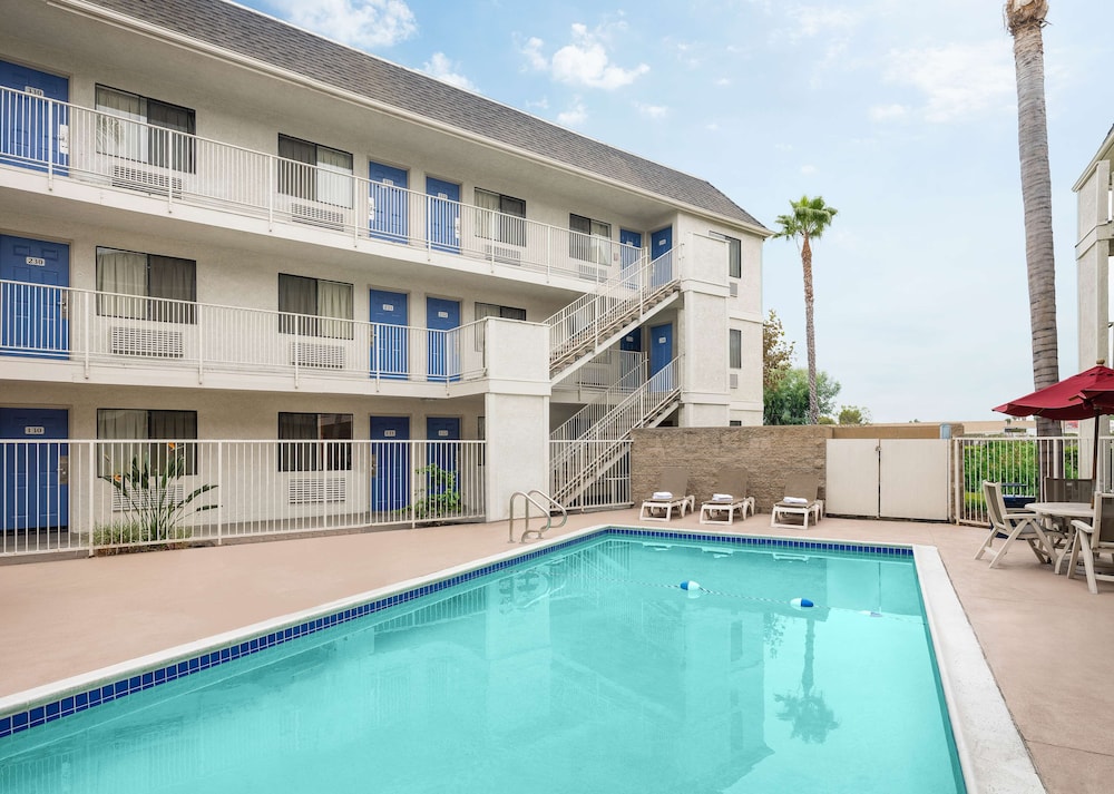Motel6 Buena Park, CA - Knotts Berry Farm - Disneyland in BUENA PARK - CA