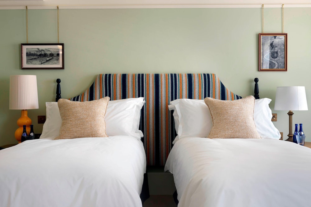 SUPERIOR, TWIN BEDS