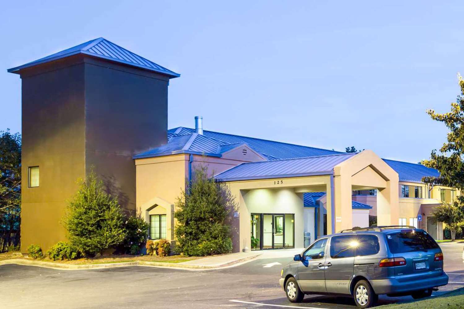 Rodeway Inn Austell Six Flags 3/27