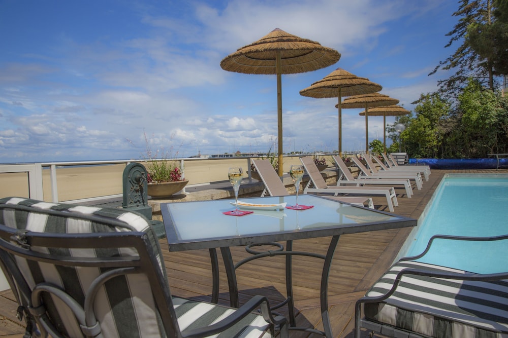 ARC HOTEL SUR MER 49/62