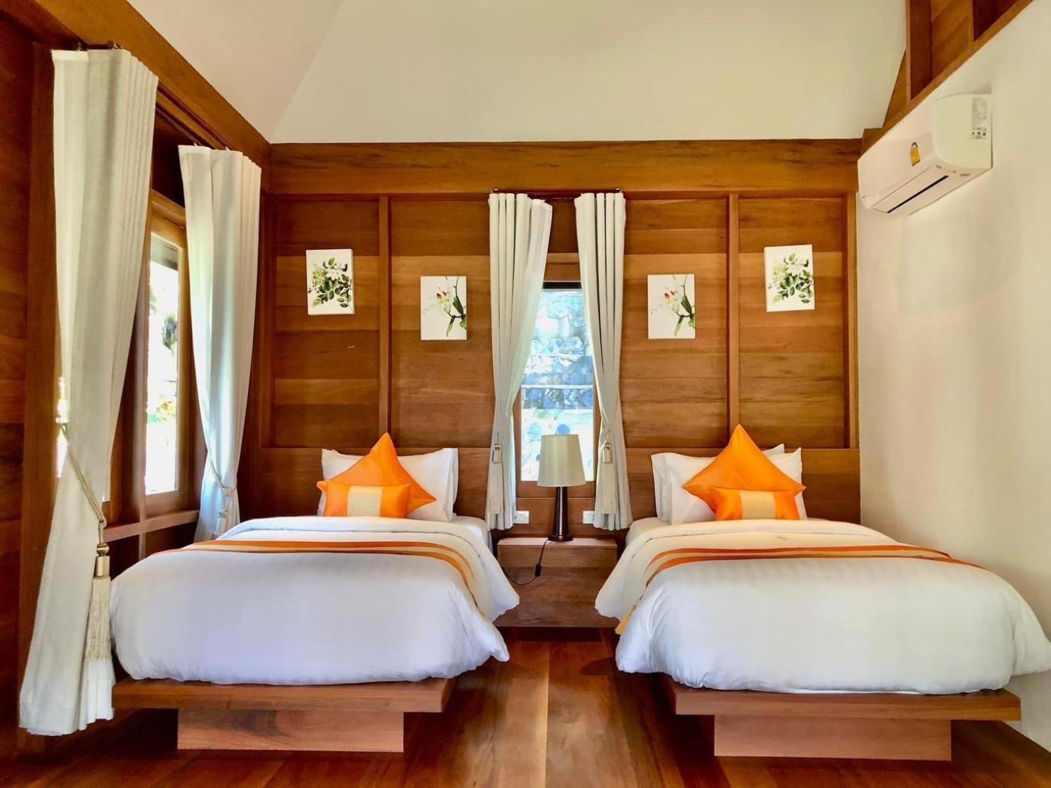 2 Bedrooms, Villa