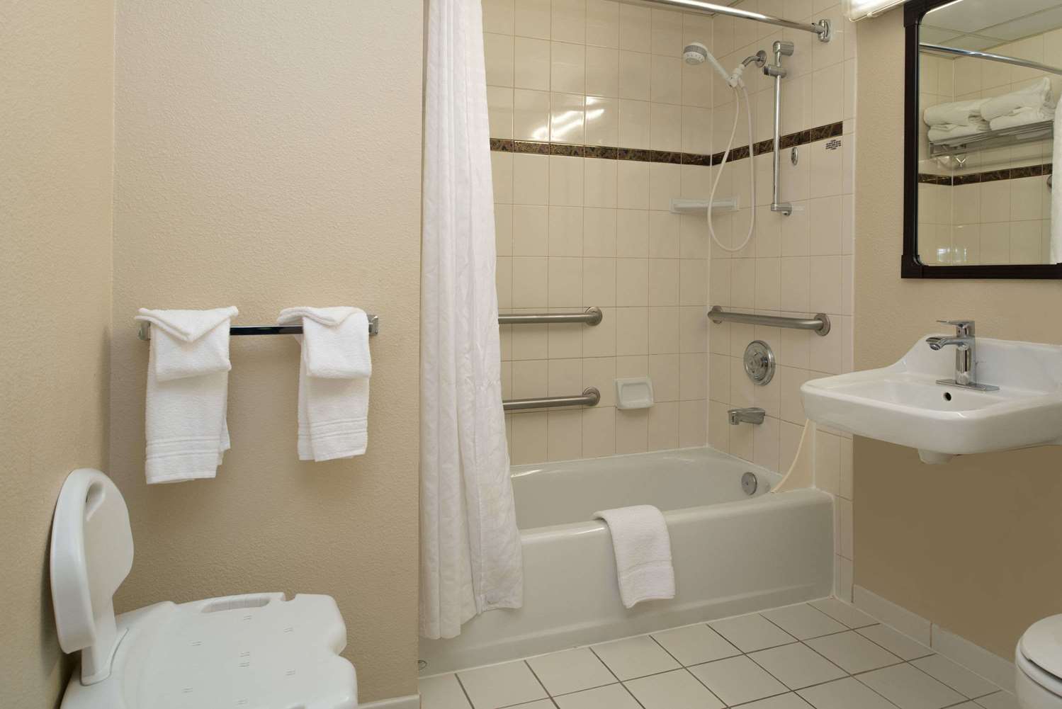 Ramada By Wyndham Downtown Spokane 18/20