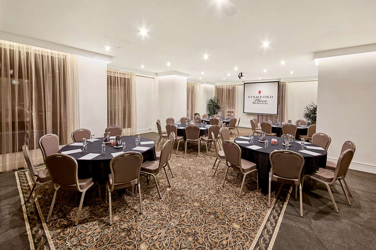 Stamford Plaza Melbourne 42/46